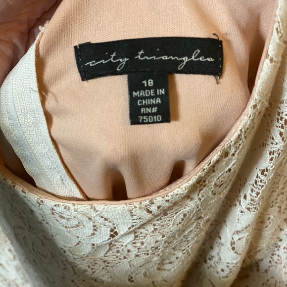 David’s Bridal Lace cocktail dress - Picture 4 of 4